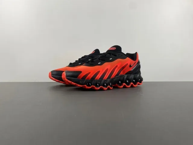Nike Chaussure Performance Orange et Noir avec Semelle Intermédiaire Pod 10