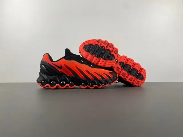 Nike Chaussure Performance Orange et Noir avec Semelle Intermédiaire Pod 12