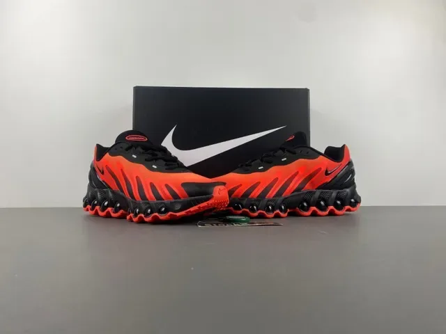 Nike Chaussure Performance Orange et Noir avec Semelle Intermédiaire Pod 13