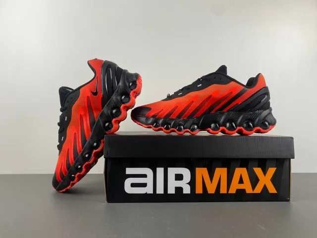 Nike Chaussure Performance Orange et Noir avec Semelle Intermédiaire Pod 14