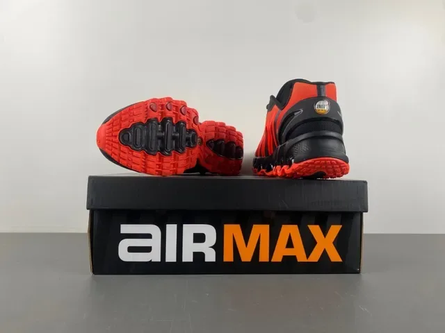 Nike Chaussure Performance Orange et Noir avec Semelle Intermédiaire Pod 16