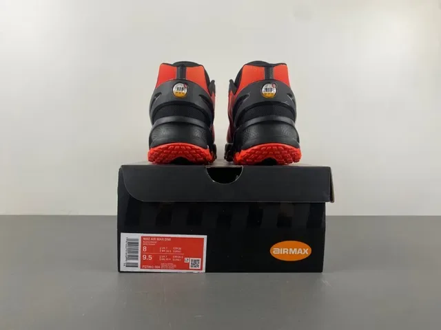 Nike Chaussure Performance Orange et Noir avec Semelle Intermédiaire Pod 17