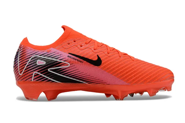 Nike Zapatillas de fútbol de corte bajo con empeine de punto sistema de cordones asimétrico para terreno firme color naranja rosa 7