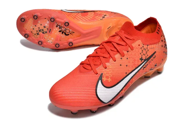 Nike Zapatillas de fútbol naranja y blanco con upper de knit con overlay con patrón Firm-Ground 3