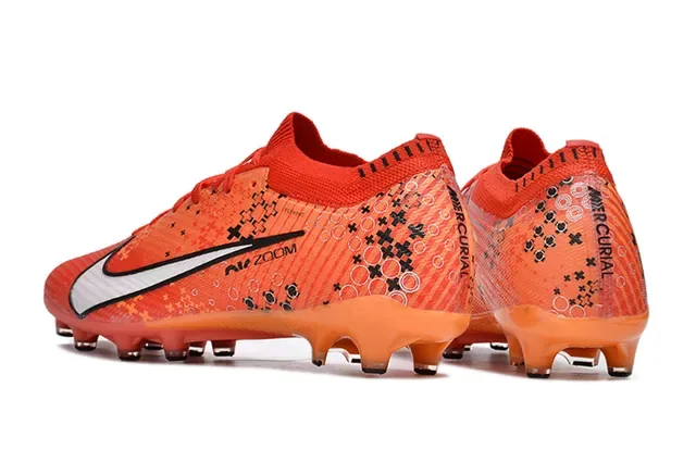 Nike Zapatillas de fútbol naranja y blanco con upper de knit con overlay con patrón Firm-Ground 4