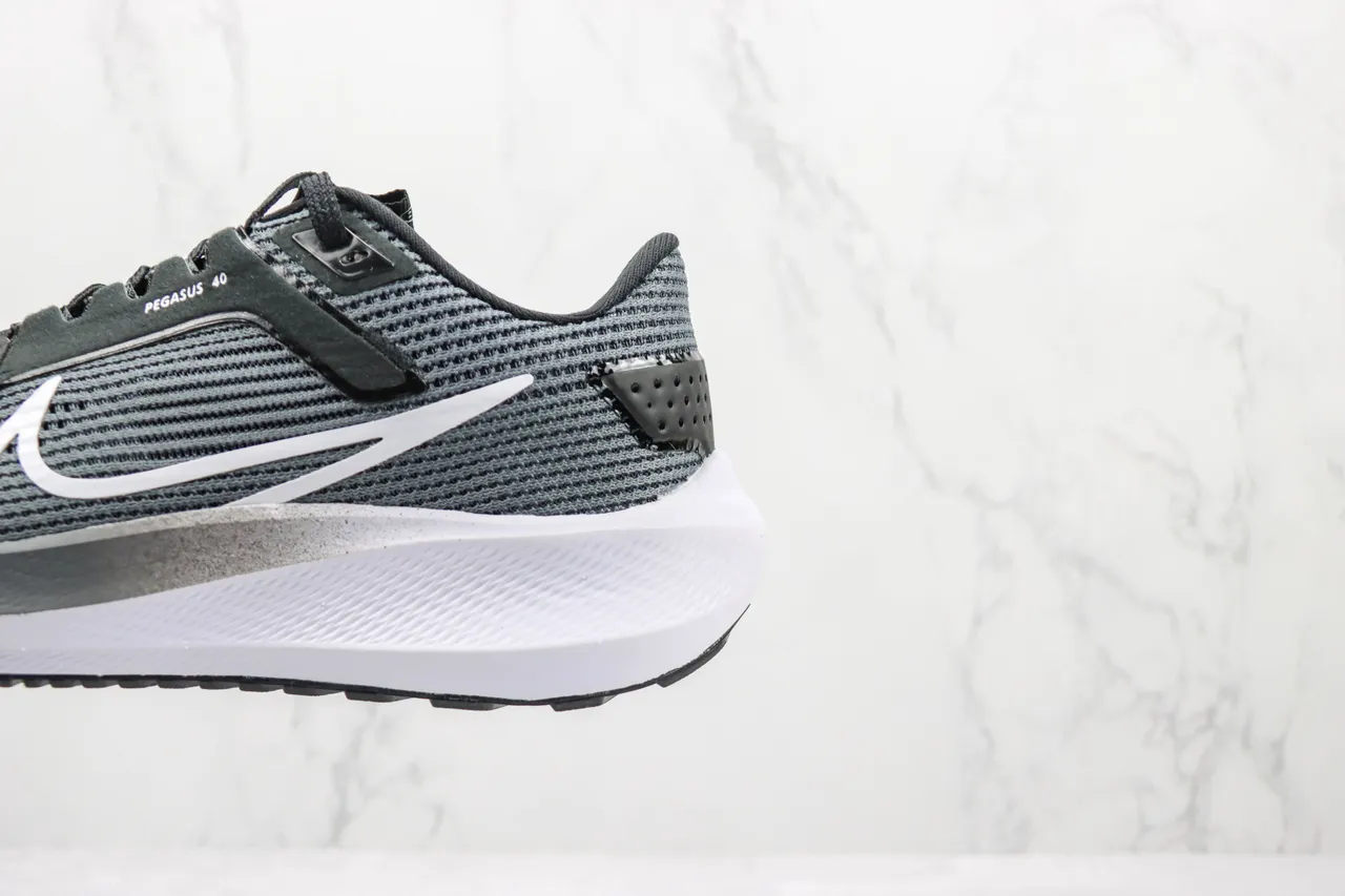Nike Pegasus 40 Gray White Running Shoes 7