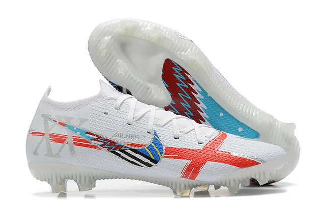 Nike Phantom GT Sapatos de futebol com upper de knit branco multicolor, ajuste dinâmico, colar e superfície firm-ground 1