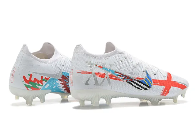 Nike Phantom GT Sapatos de futebol com upper de knit branco multicolor, ajuste dinâmico, colar e superfície firm-ground 7