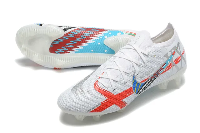 Nike Phantom GT Sapatos de futebol com upper de knit branco multicolor, ajuste dinâmico, colar e superfície firm-ground 9