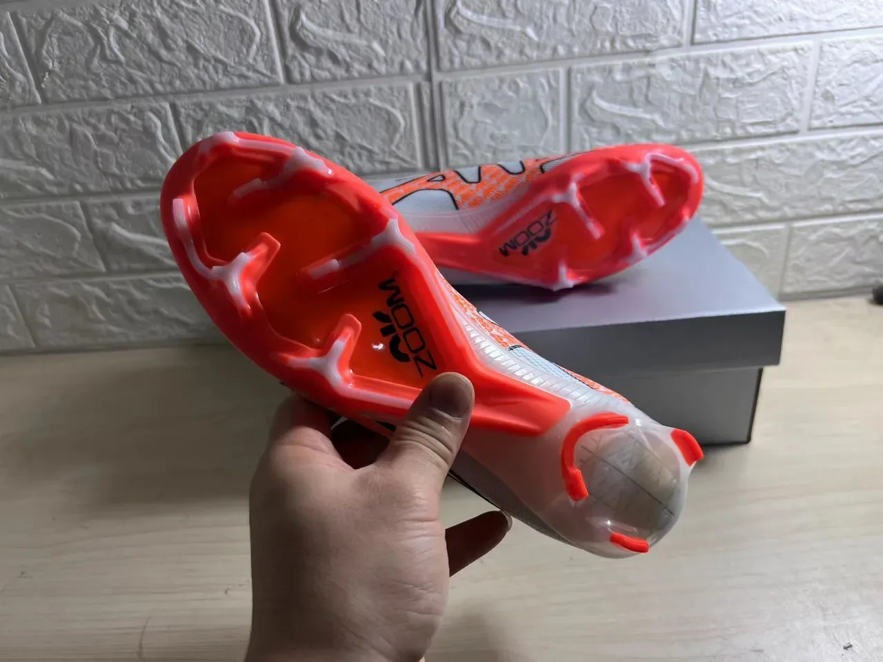 Nike Phantom GT أحذية كرة القدم أبيض برتقالي فلاي كيت أب كولار جورب أرض صلبة 3