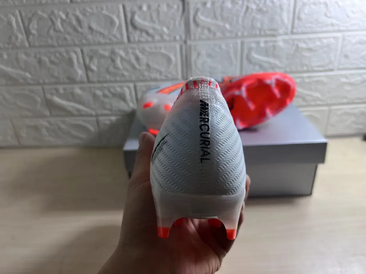 Nike Phantom GT أحذية كرة القدم أبيض برتقالي فلاي كيت أب كولار جورب أرض صلبة 4