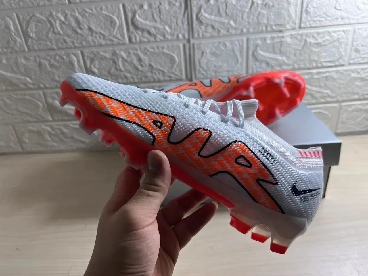 Nike Phantom GT أحذية كرة القدم أبيض برتقالي فلاي كيت أب كولار جورب أرض صلبة 5