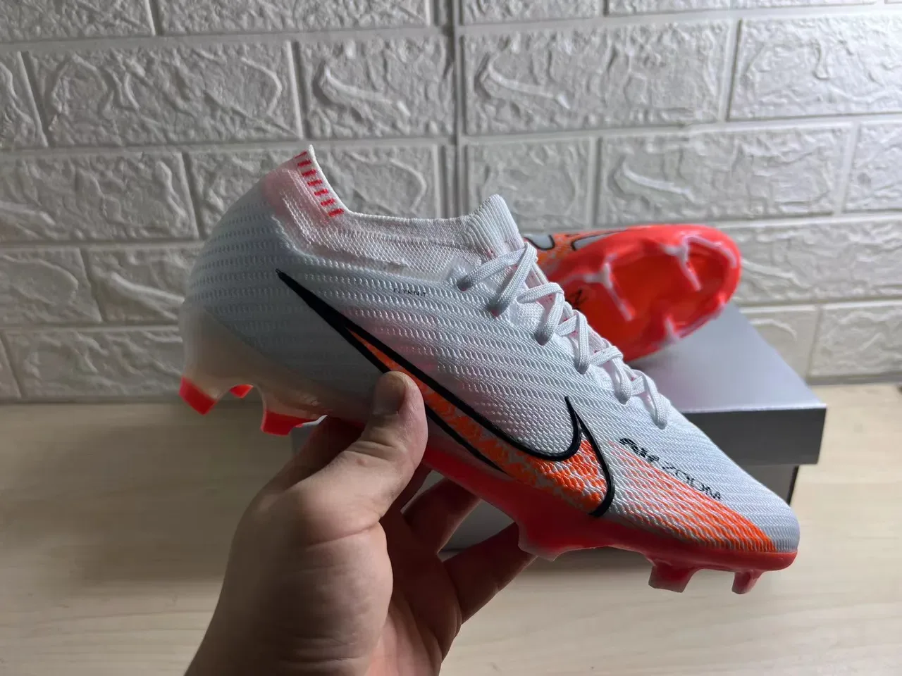 Nike Phantom GT أحذية كرة القدم أبيض برتقالي فلاي كيت أب كولار جورب أرض صلبة 7