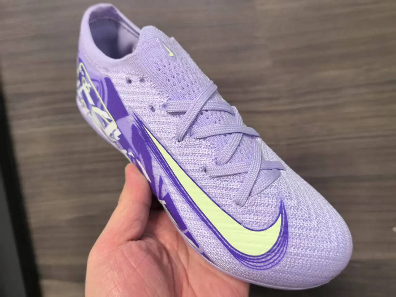 Chaussures de soccer Nike violet bleu low-cut sock-fit upper knit construction firm-ground 3