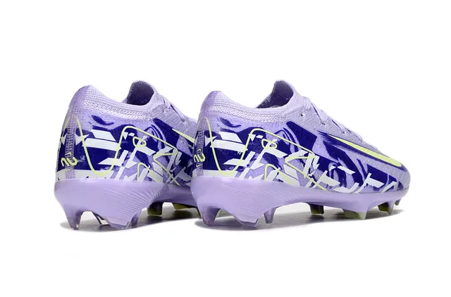 Chaussures de soccer Nike violet bleu low-cut sock-fit upper knit construction firm-ground 13