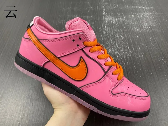 Nike SB Dunk Low गुलाबी और नारंगी स्केटबोर्ड जूते 17