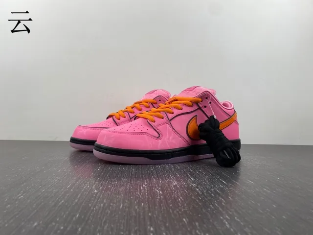 Nike SB Dunk Low गुलाबी और नारंगी स्केटबोर्ड जूते 18