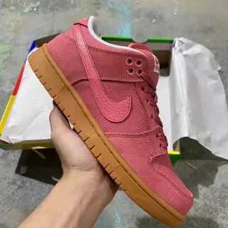 Nike SB Dunk Low पिंक गम स्केटबोर्ड जूते