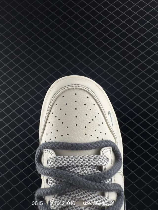 Nike SB Dunk Low x Carhartt Off-White et Gray chaussures de skate 2