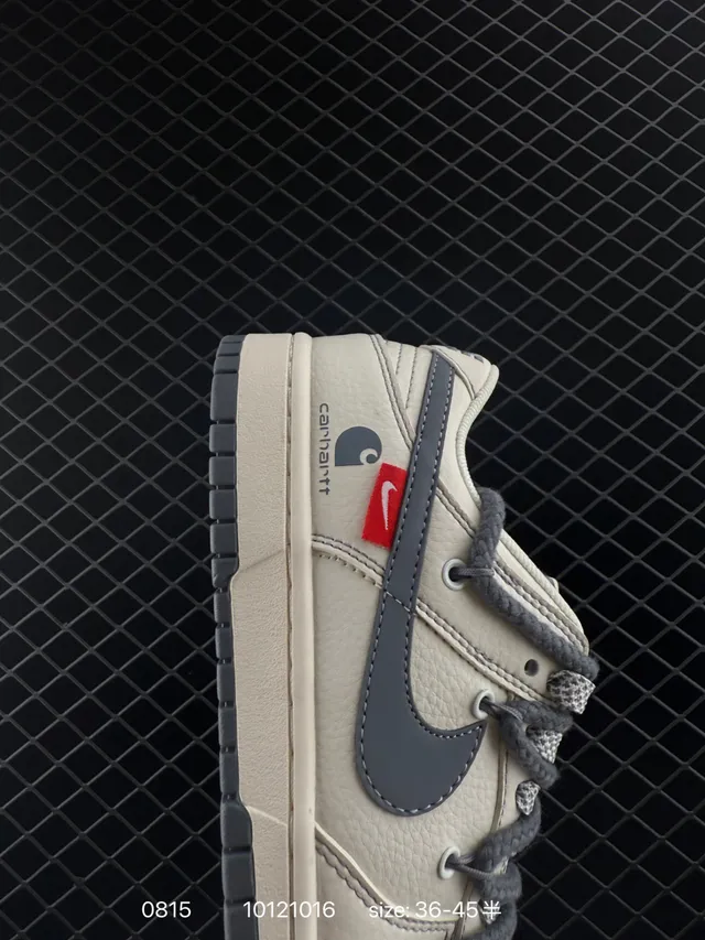 Nike SB Dunk Low x Carhartt Off-White et Gray chaussures de skate 3