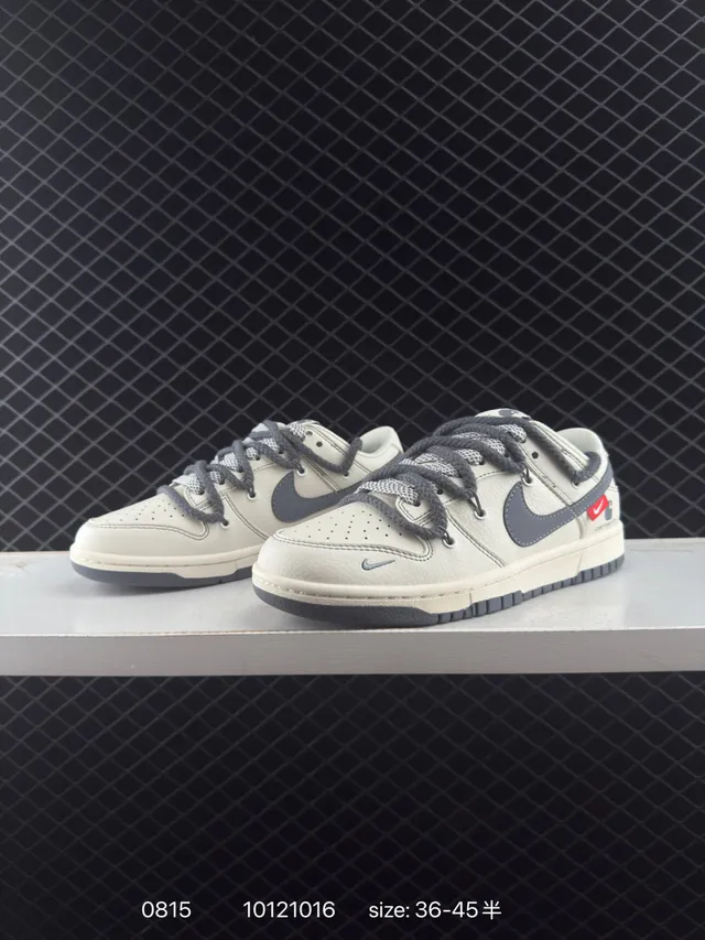 Nike SB Dunk Low x Carhartt Off-White et Gray chaussures de skate 4