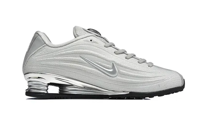 Nike Shox R4 Silver Chrome Lifestyle Sneakers 2