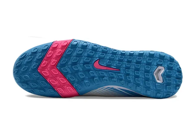 Nike White Blue Low-Cut Synthetic Overlay Turf Soccer Shoes 6