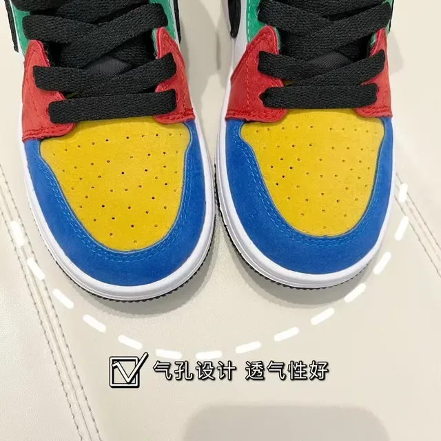 Nike White Blue Low-Top Perforated Toe Lifestyle Sneakers 15