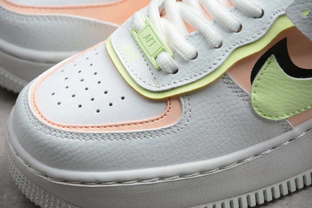 Nike Tênis Lifestyle Branco Verde Sola Plataforma Superposições de Material Sintético 9