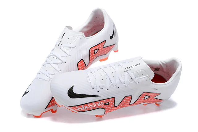 Nike Blanc Orange Flyknit Supérieur Coupe basse Silhouette Sol ferme Chaussures de football 2