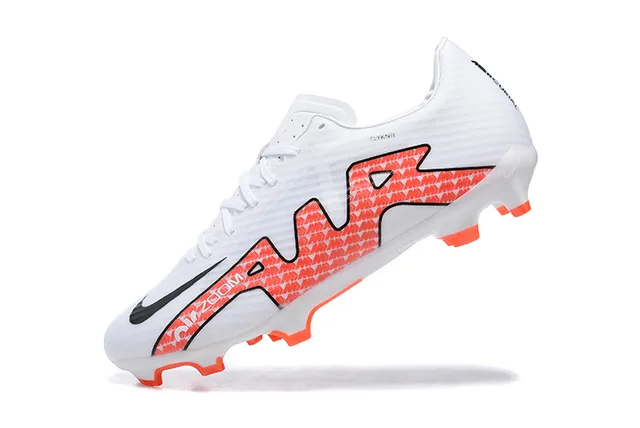 Nike Blanc Orange Flyknit Supérieur Coupe basse Silhouette Sol ferme Chaussures de football 4