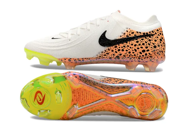 Nike Sapatos de futebol branco e laranja com upper em malha e superposição com manchas para terreno firme 6