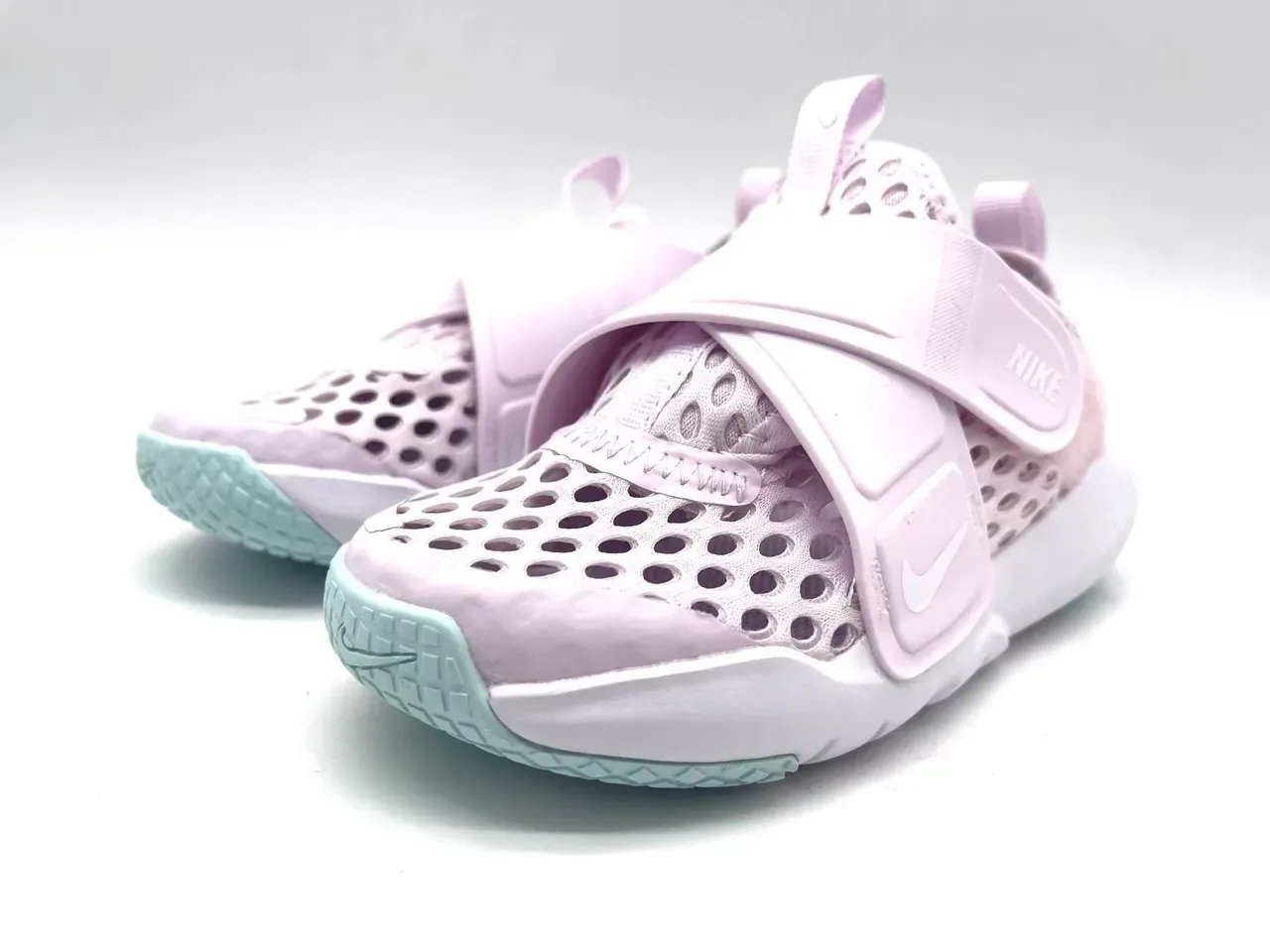 Nike White Orange Laceless Hook-and-Loop Strap Perforated Mesh Upper Lifestyle Sneakers 8