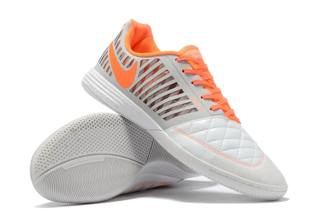 Nike Zapatillas de fútbol indoor con punta acolchada y suela Lunarlon blanca y naranja 3