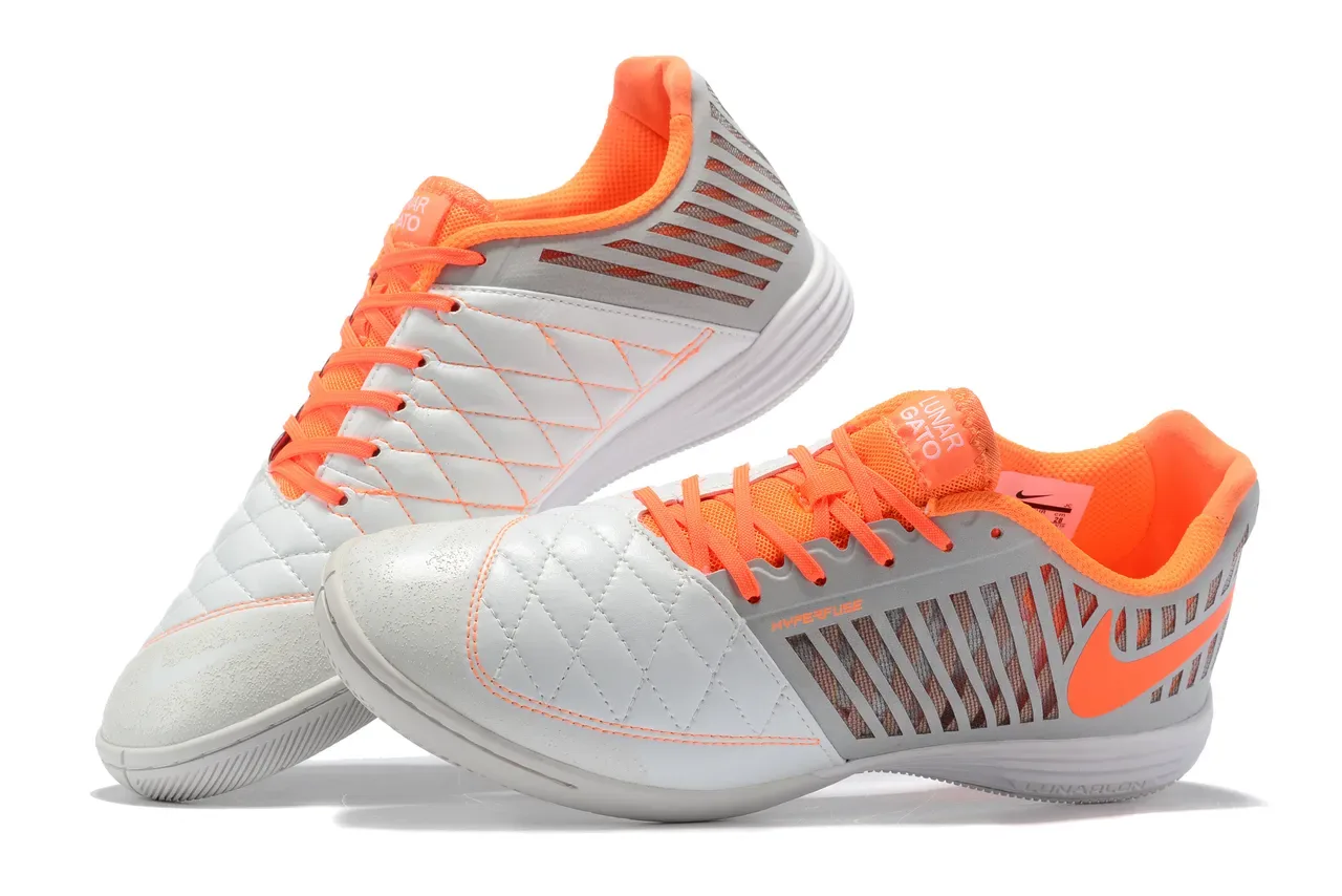 Nike Zapatillas de fútbol indoor con punta acolchada y suela Lunarlon blanca y naranja 4