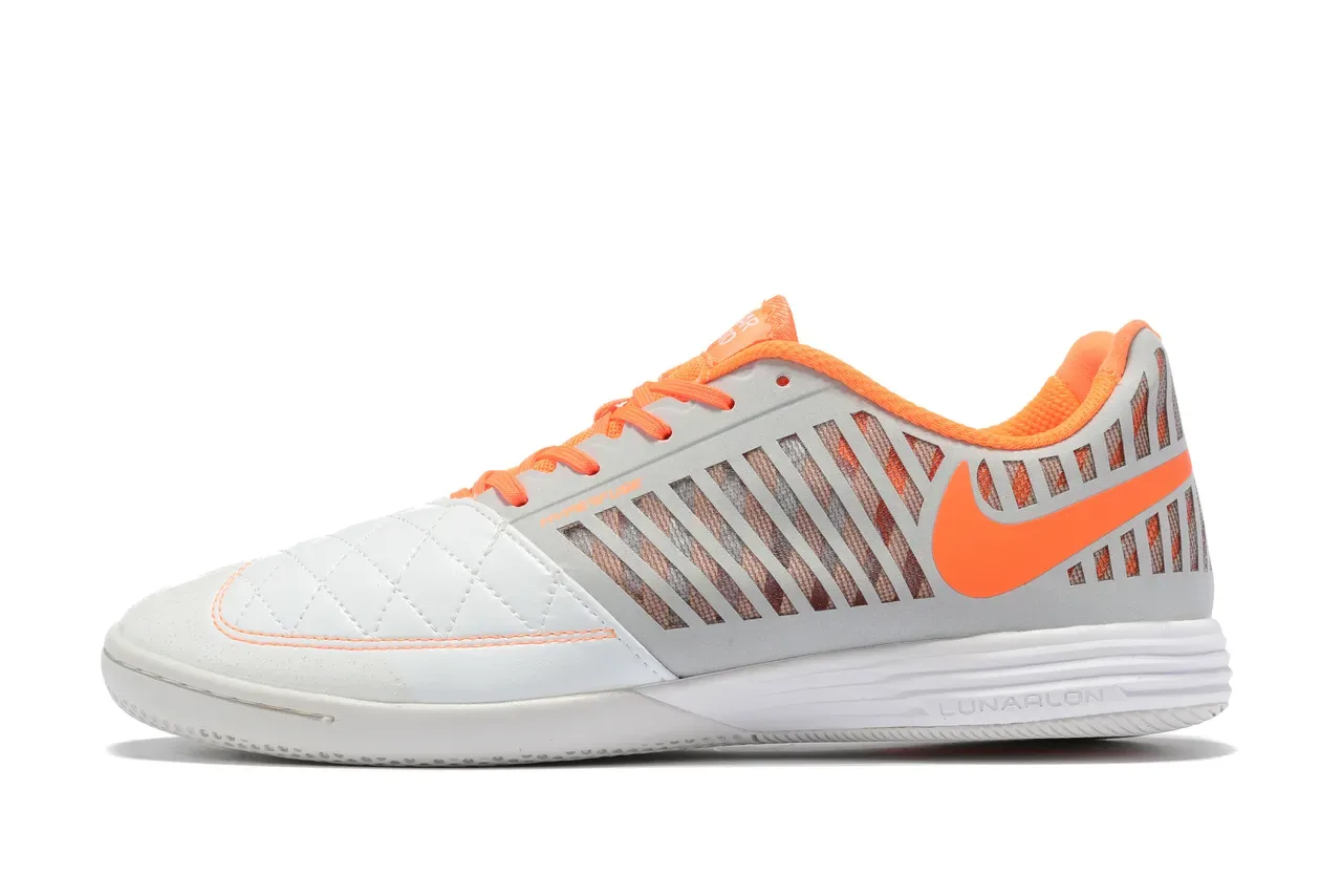Nike Zapatillas de fútbol indoor con punta acolchada y suela Lunarlon blanca y naranja 7