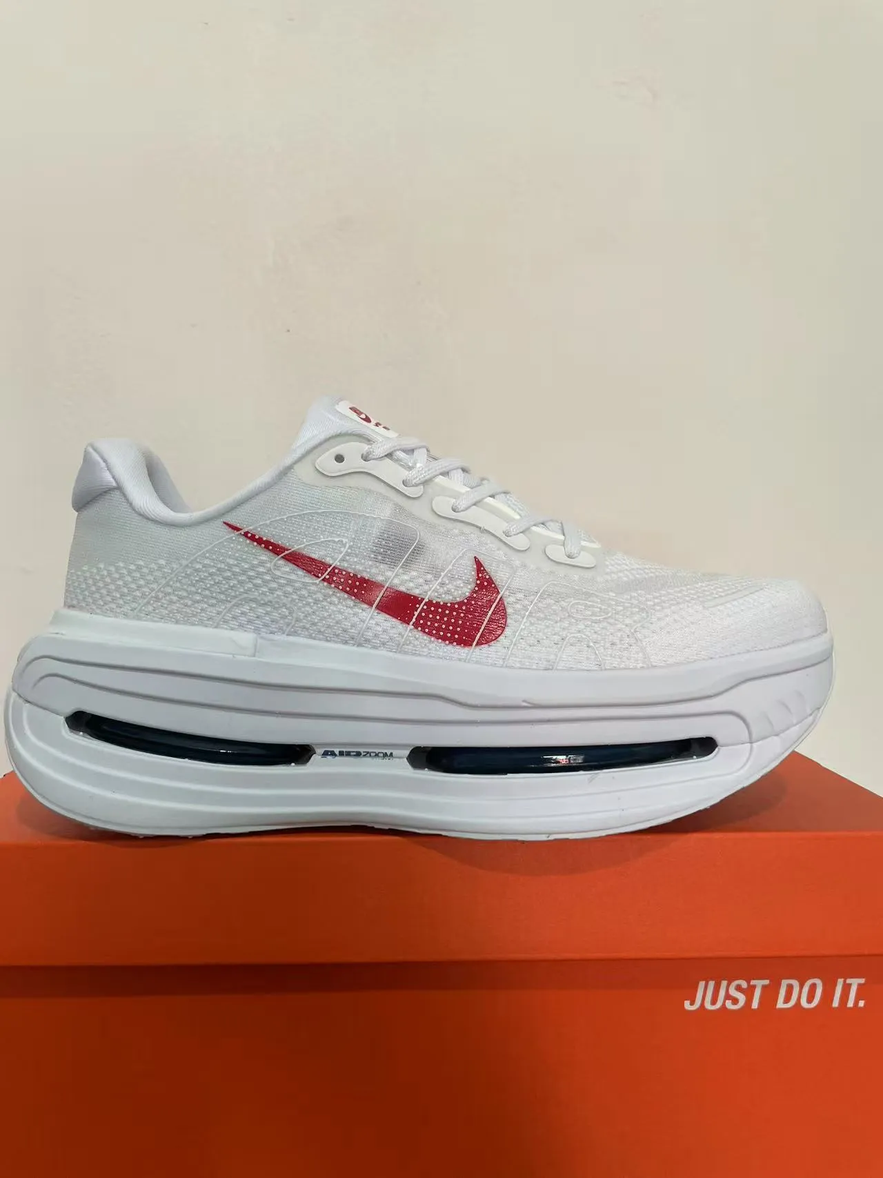 Nike সাদা লাল ইঞ্জিনিয়ার্ড জালি উপরের অংশ দ্বৈত দৃশ্যমান Air Zoom Units রানিং জুতা 6