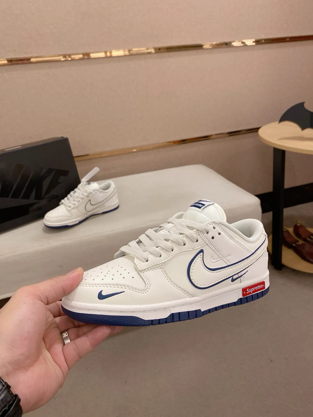 Nike x Supreme SB Dunk Low सादा नील स्केटबोर्ड जूतो 3