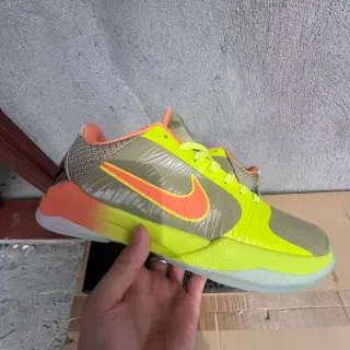 Nike 黄色橙色霓虹 合成鞋面 Swoosh 装饰 篮球鞋
