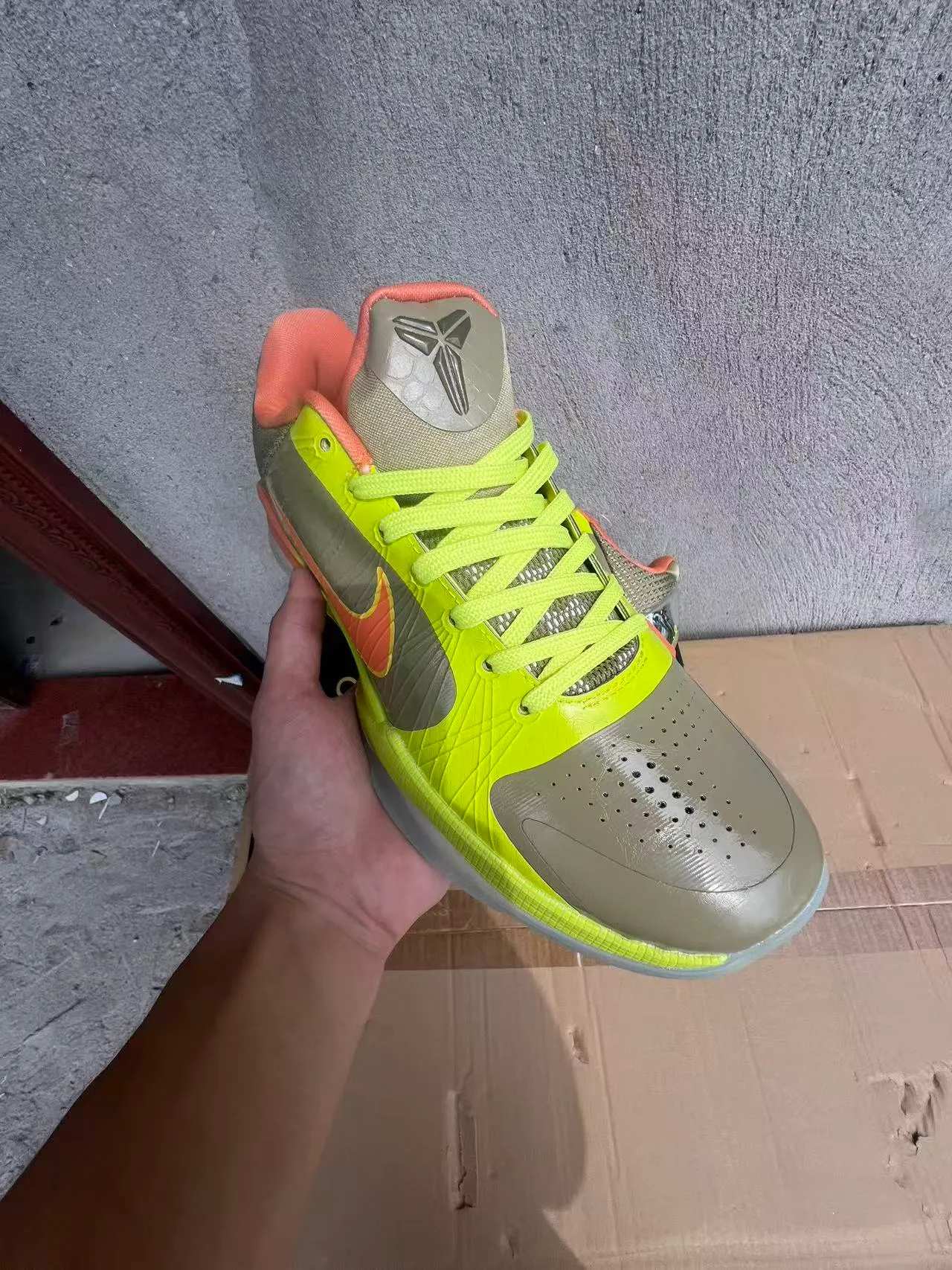Nike Amarelo Laranja Neón Parte Superior Sintética Acento Swoosh Tênis de Basquete 2