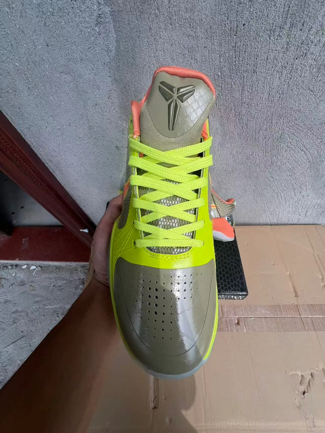 Nike Amarelo Laranja Neón Parte Superior Sintética Acento Swoosh Tênis de Basquete 3