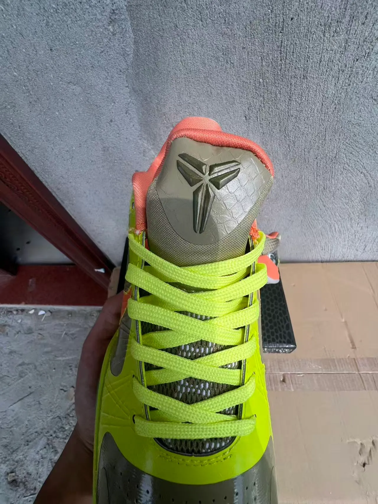 Nike Amarelo Laranja Neón Parte Superior Sintética Acento Swoosh Tênis de Basquete 4
