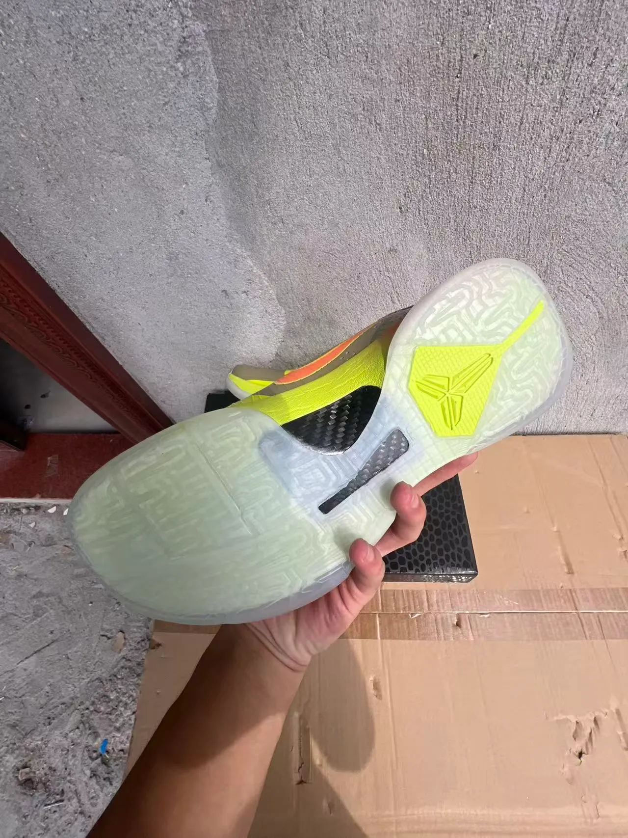 Nike Amarelo Laranja Neón Parte Superior Sintética Acento Swoosh Tênis de Basquete 6