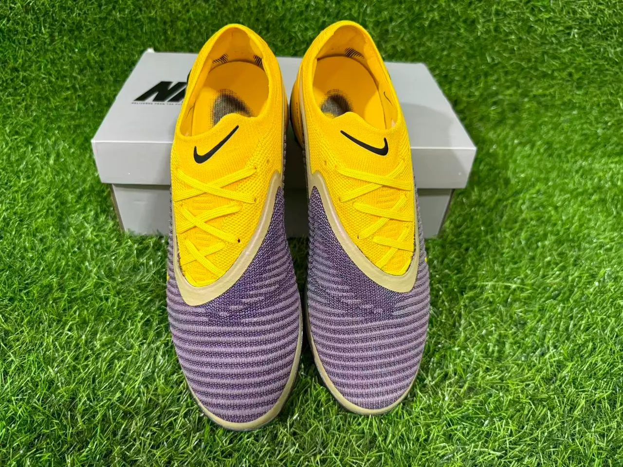 Nike Yellow Purple Low-Cut Knit Upper Conical Studs Turf Soccer Shoes 4
