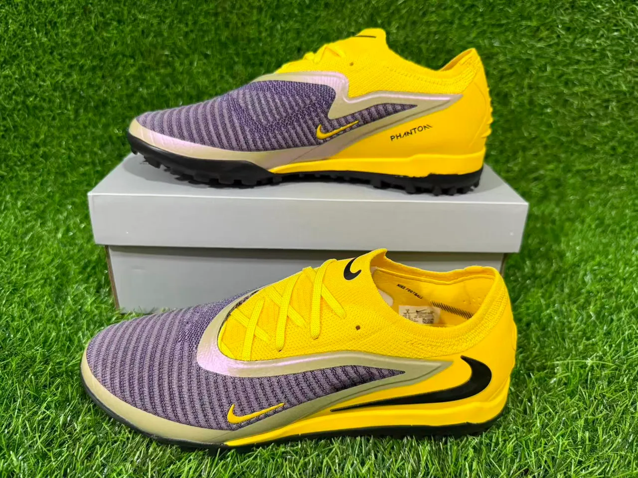 Nike Yellow Purple Low-Cut Knit Upper Conical Studs Turf Soccer Shoes 7