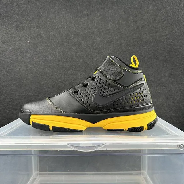 Nike Zoom Kobe IV Black Yellow Chaussures de basketball 2