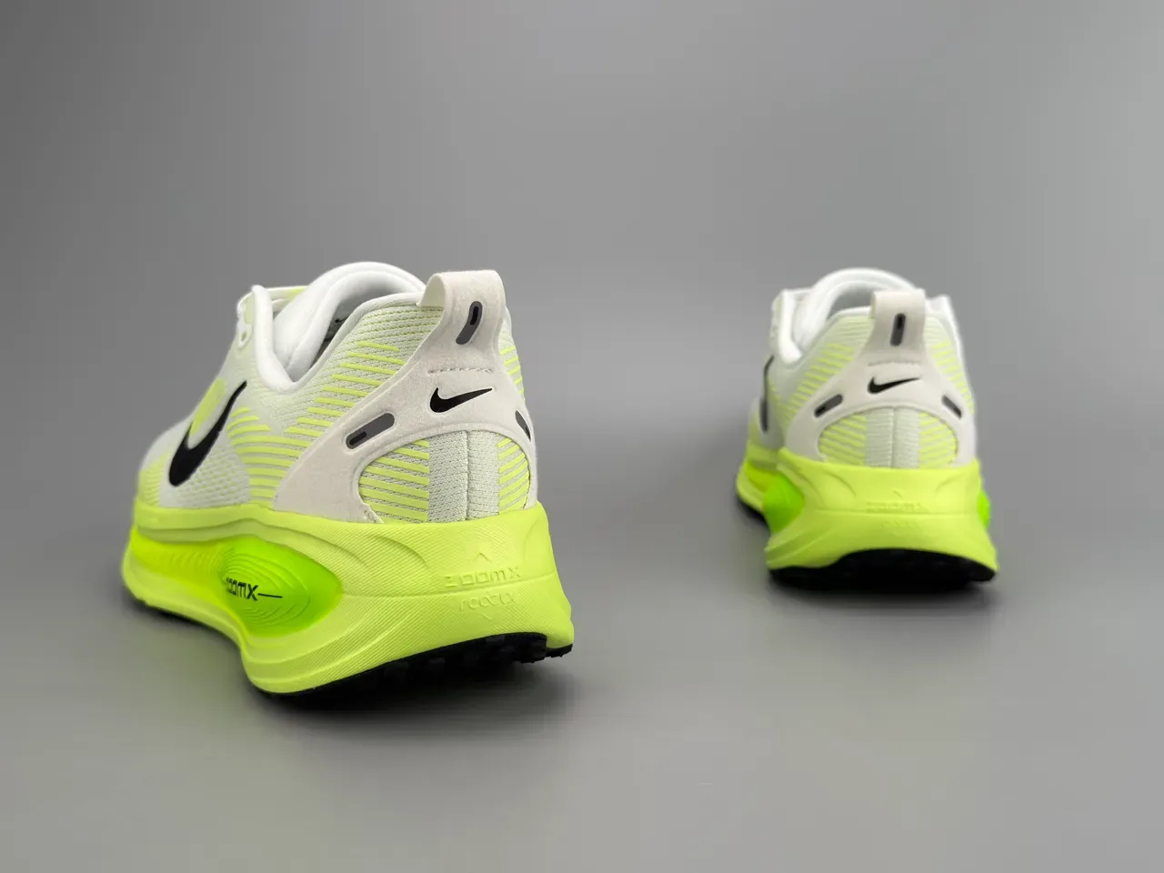 नाइके ZoomX Invincible Run सफेद पीला इंजीनियरड किनिट अपर वेव पैटर्न मिडसोल रनिंग शूज़ 6