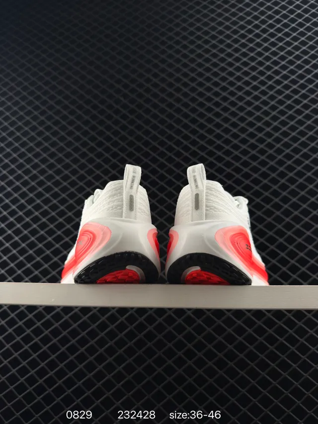 Nike ZoomX أبيض أحمر محبك مهندس أحذية الجري 4