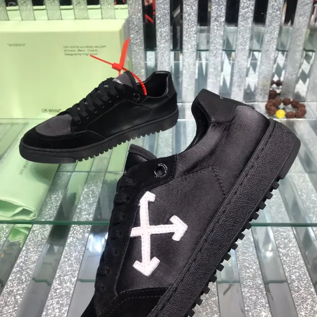 Off-White Arrow Zapatillas Lifestyle de Piel de Ante Negro y Gris 6