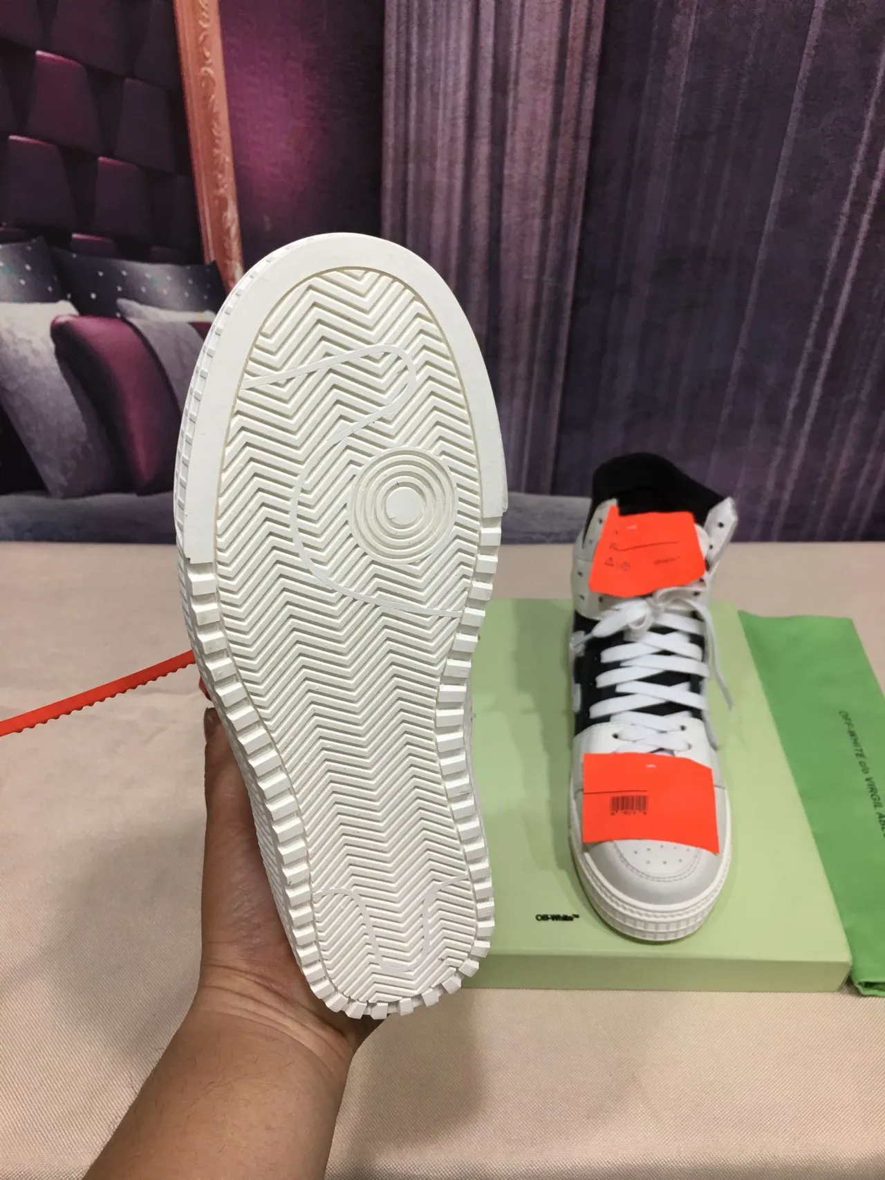 Off-White Sneakers Lifestyle Noir à Empeigne Haute Détails Industriels 2